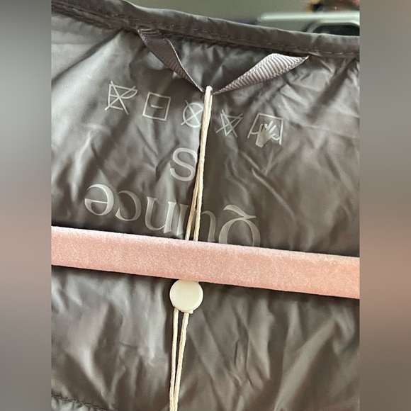 NWT Quince Lightweight Down Long Women’s Hooded Puffer Jacket in Silver/Gray - Picture 3 of 9